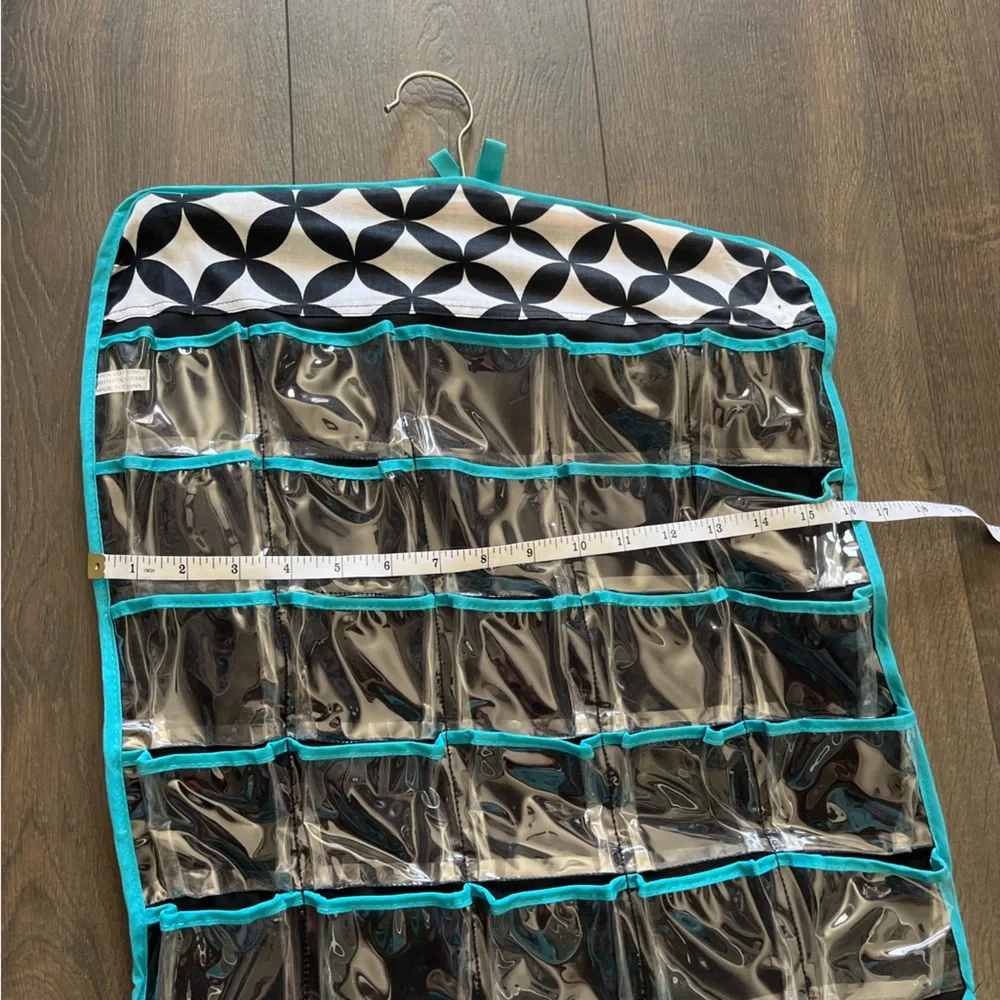 Hanging jewelry holder